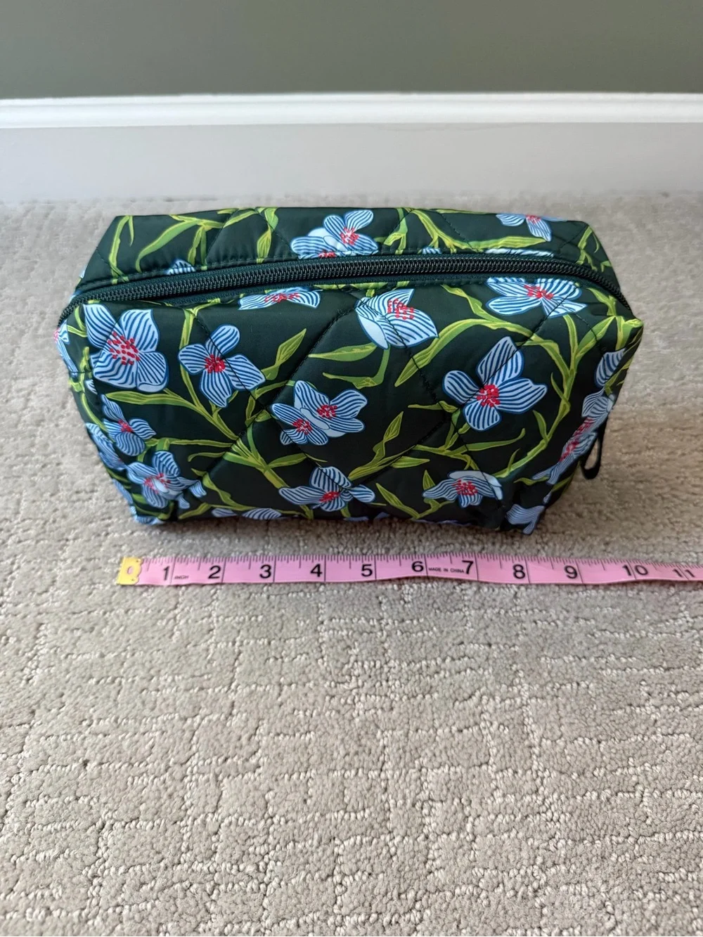NWT Vera Bradley Essential Medium Lightweight Cosmetic Case in Charlotte Stems